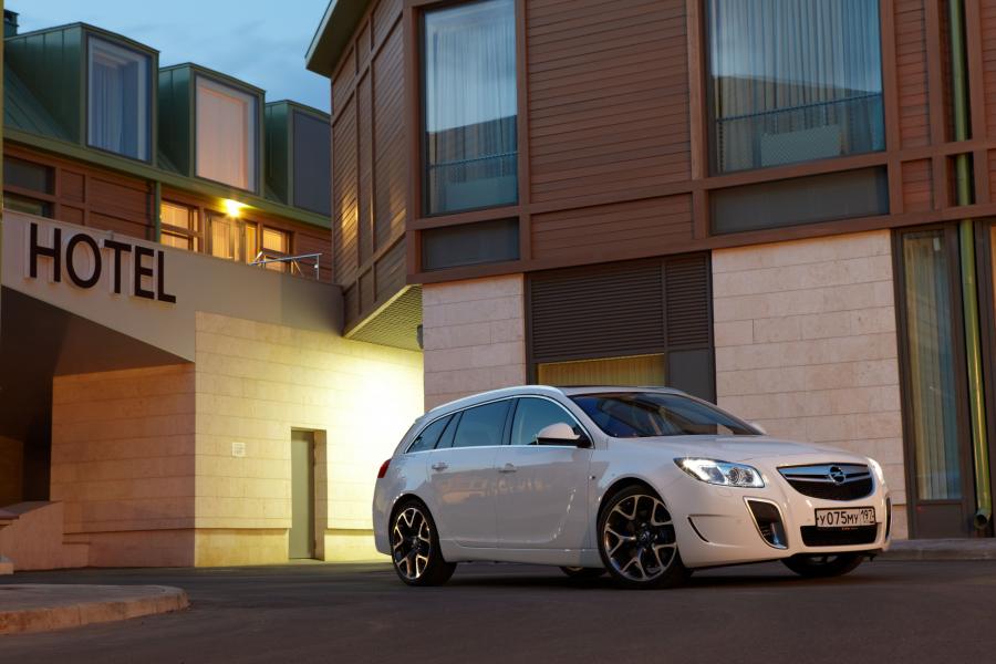  Opel Insignia OPC Sports Tourer 2009 года  (фото 9 из 49)